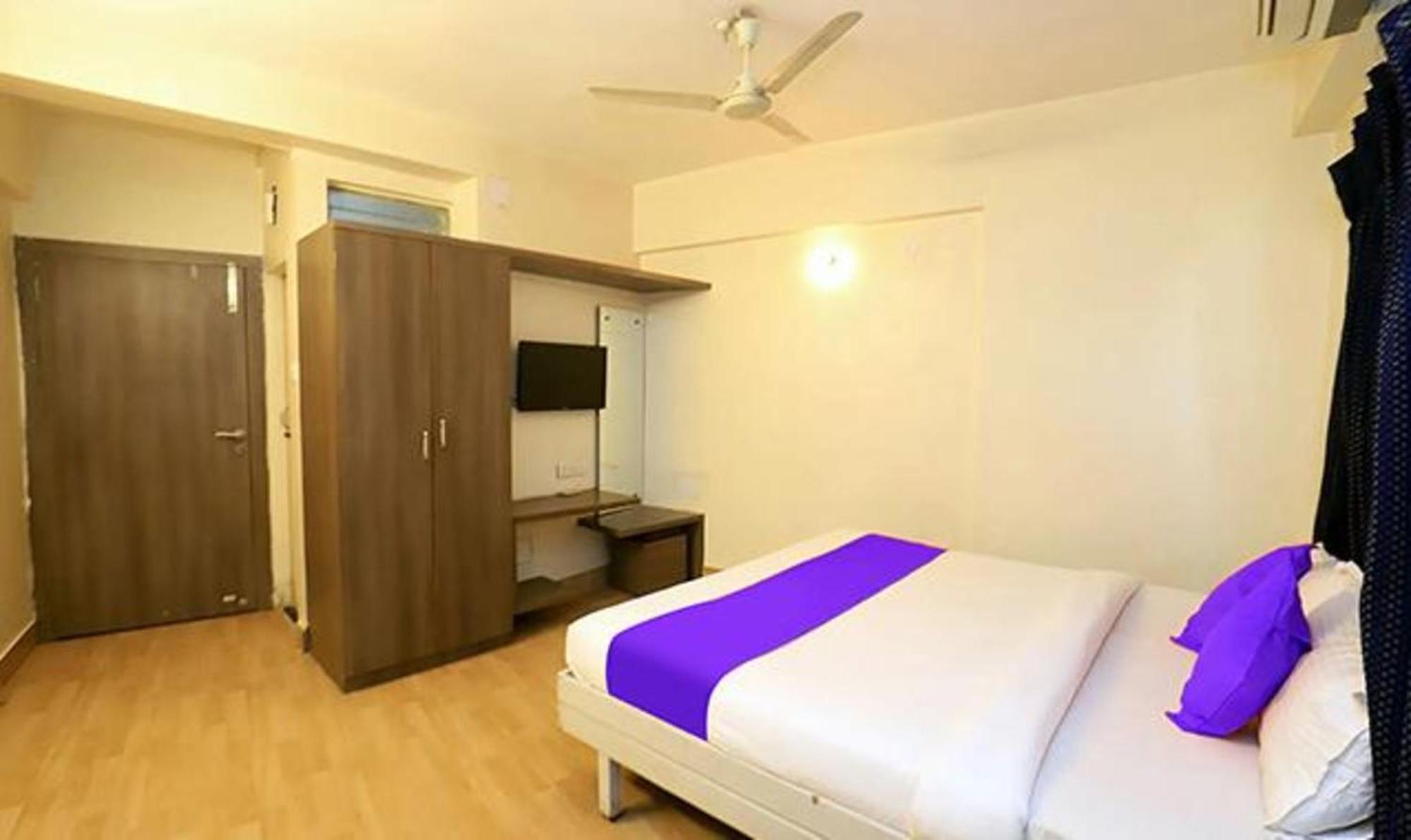 OYO 15983 Hotel Devpriya Aurangabad  Buitenkant foto