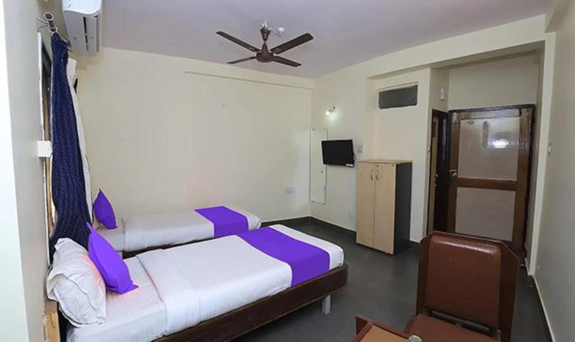 OYO 15983 Hotel Devpriya Aurangabad  Buitenkant foto